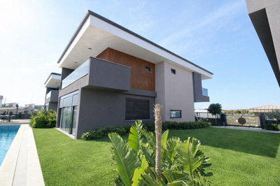 Exterior 3