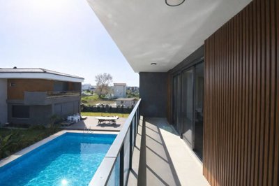 Exterior 5
