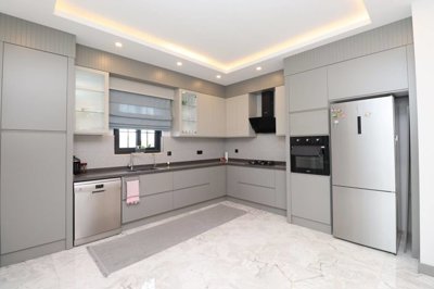 Interior 5
