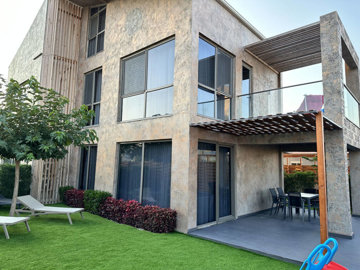 Exterior 1