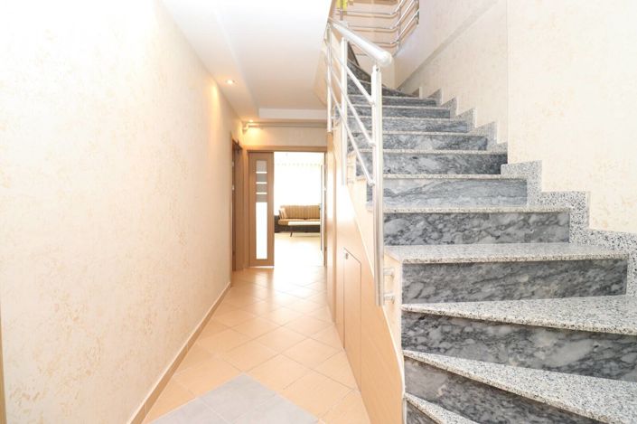 Image No.17-7 Bed Apartment for sale
