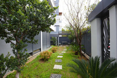 Exterior 5
