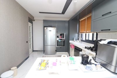 Interior 6