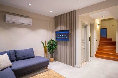 Interior 5