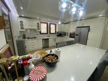 Interior 7