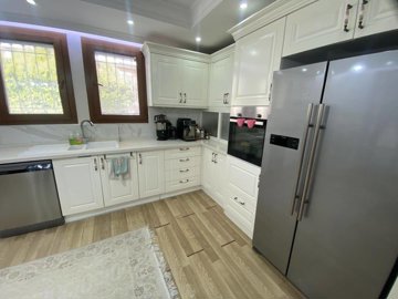 Interior 8