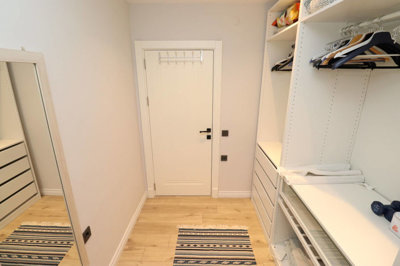 Interior 10