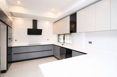 Interior 6