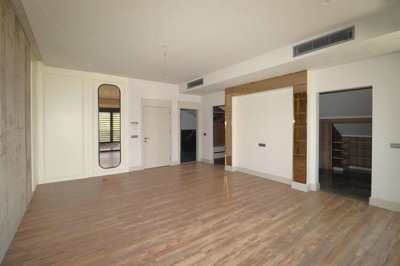Interior 8