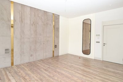 Interior 9