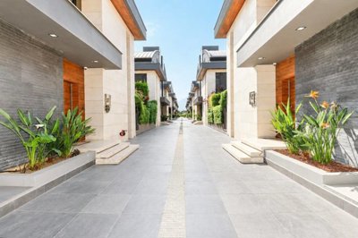Exterior 3