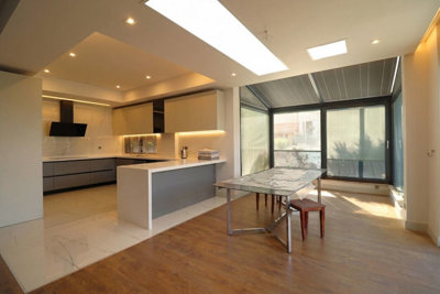 Interior 4