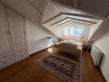 Interior 6