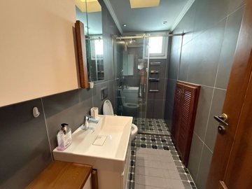 Interior 8