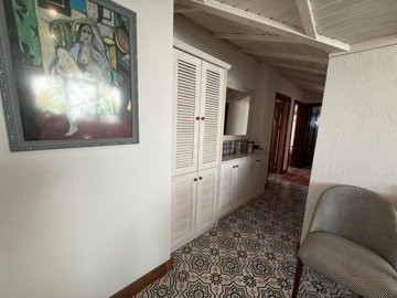 Interior 10