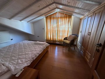 Interior 5