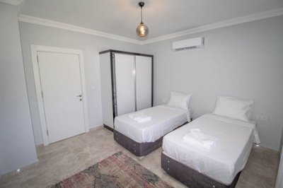 Interior 7
