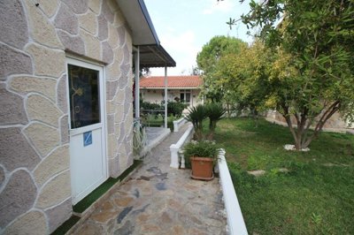 Exterior 8