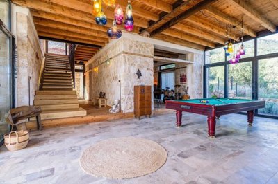 Interior 6
