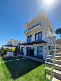 Exterior 3