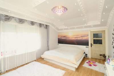 Interior 7