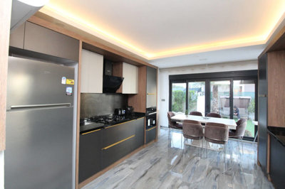 Interior 5