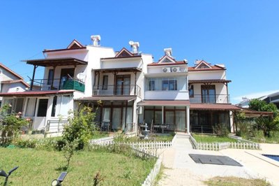 Exterior 3