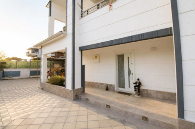 Exterior 10