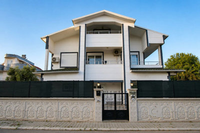 Exterior 3