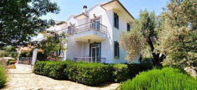 Exterior 9