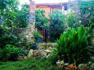 Exterior 8