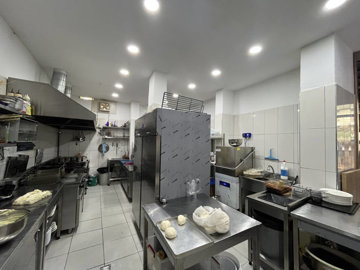 Interior 7