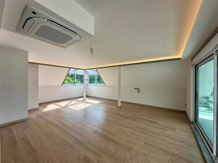 Image No.10-4 Bed Apartment for sale