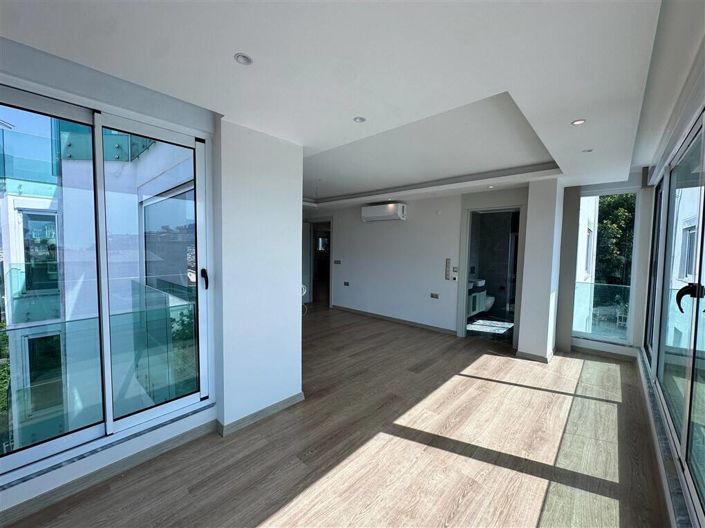 Image No.18-4 Bed Apartment for sale