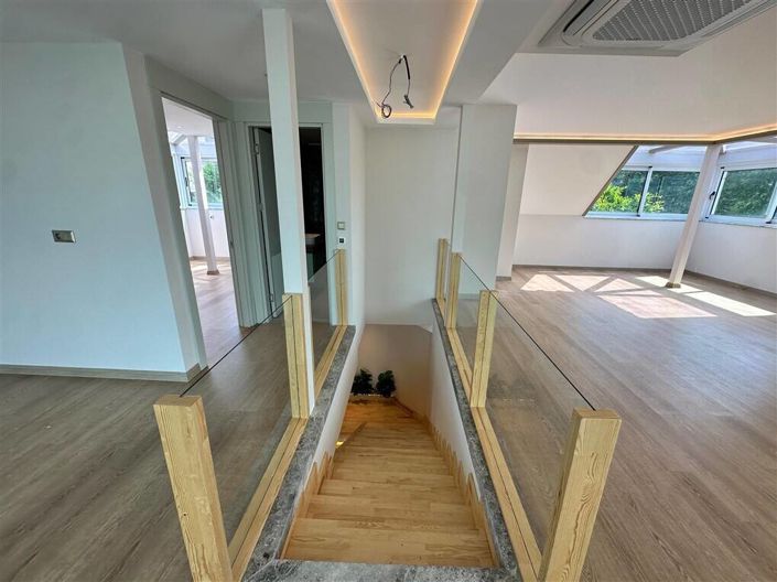 Image No.20-4 Bed Apartment for sale