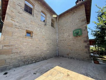 Exterior 10