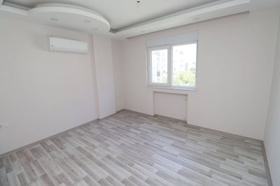 Interior 6