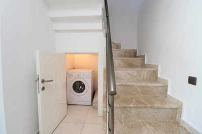 Interior 6