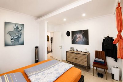 Interior 9