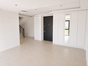 Interior 5