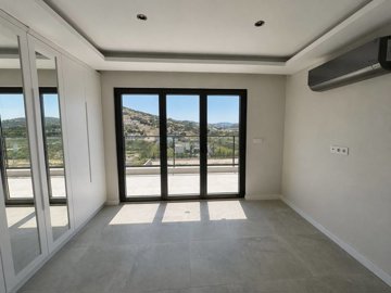 Interior 6
