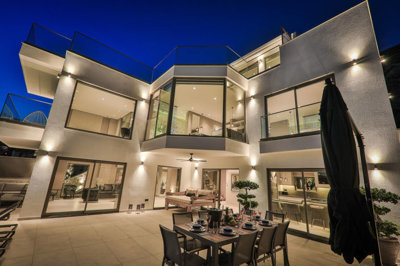Exterior 4
