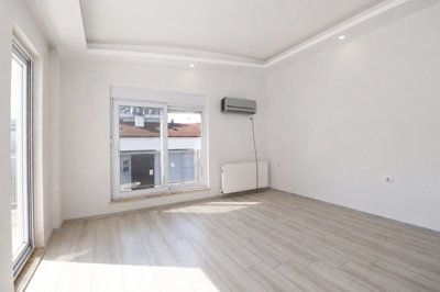 Interior 6
