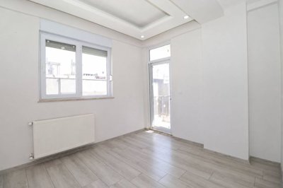 Interior 8