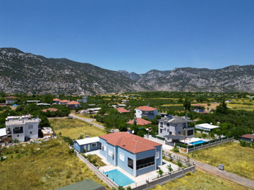 Exterior 3