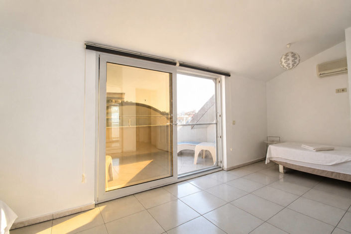 Image No.22-4 Bed Apartment for sale