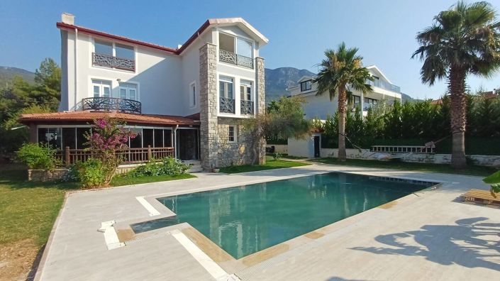 Image No.2-Maison / Villa de 6 chambres à vendre à Ölüdeniz