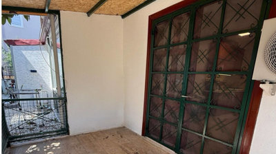 Interior 6