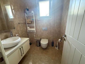 Interior 7