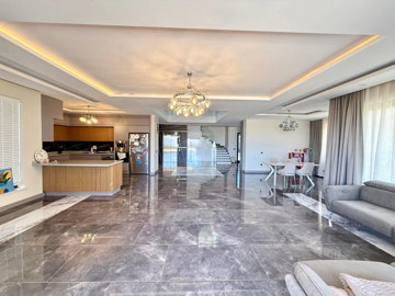 Interior 7